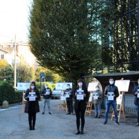 Protesta pacifica davanti alla sede provinciale CNA di via Maiella